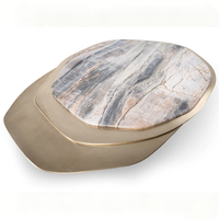 Table basse asymétrique en marbre empilé Dream Home, avec cadre en laiton artisanal, en marbre gris nuage, table basse design pour la maison