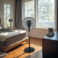Ventilateur électrique industriel avec force de vent forte et grand volume d'air, capable de pivoter pour refroidir.