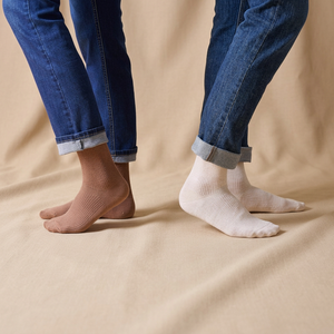 Chaussettes pour hommes respirantes et durables, fabriquées en Corée, avec technologie brevetée antidérapante à 90 degrés et tricot anti-plis. - Product Image 1