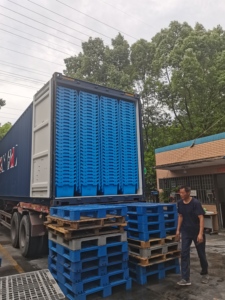 Cassa in Plastica Industriale da 67L con Coperchio Integrato 600x400x365mm, Contenitore Robusto Impilabile e Annidabile per Logistica e Magazzino - Product Image 5