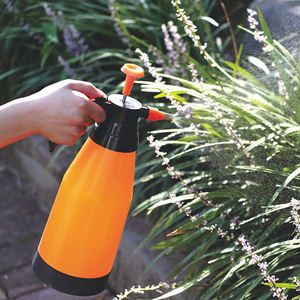 زجاجة بلاستيكية للحدائق سعة 1.5 لتر مع مضخة يدوية مضغوطة للرش - Product Image 3