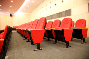 Chaise d'auditorium de cinéma à bon prix avec tablette d'écriture, revêtement en tissu, chaise de théâtre pour étudiants, de l'usine de Foshan - Product Image 6