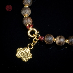Pulsera Premium de Agarwood de 6mm con Madera de Oud Rara, Piedras Tibetanas Mixtas y Dije de Oro, Estilo 16, Accesorio - Product Image 5
