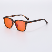Lunettes de vue tendance en gros d'usine, légères, avec filtre anti-lumière bleue à 99 %, design riveté, verres carrés rouge-orange