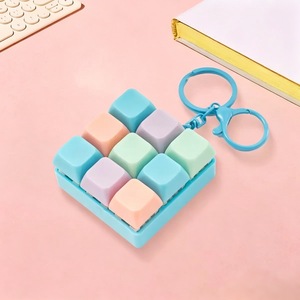 Juguete Sensorial Antiestrés Kawaii 9 en 1 con Botones Mecánicos de Teclado, Juguete de Descompresión Portátil con Sonido de Clic, Llavero - Product Image 3
