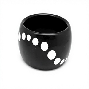Bracelet classique en céramique noire et résine, points blancs uniques, motif de qualité supérieure, design classique unisexe, pour mariage, pour femme - Product Image 1