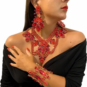 Nuovi arrivi set di gioielli di colore rosso per donna per feste orecchini di cristallo ciondolo bracciale regalo di natale set 4 pezzi
