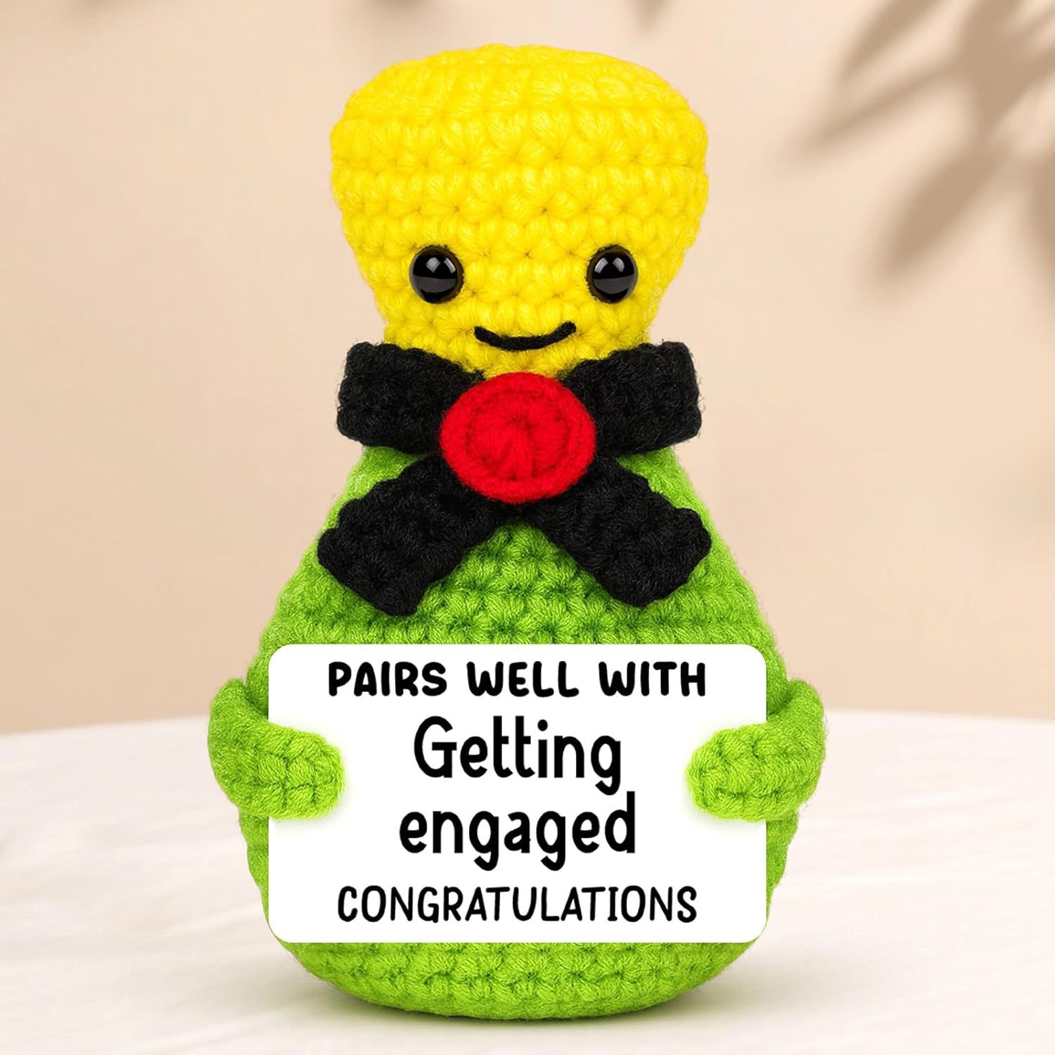 Poupée champagne au crochet engagée