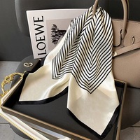 Premium personnalisé 100% soie de mûrier petit foulard carré noir blanc rayé mode écharpe pour les femmes