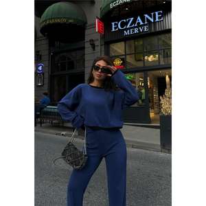 ชุดเสื้อสเวตเชิ้ตถักสีน้ำเงินกรมท่า พร้อมกางเกงขาสั้นลายทางแบบลำลอง ชุด 2 ชิ้น ไซส์ XS ชุดกีฬา เสื้อและกางเกงขาสั้น - Product Image 3