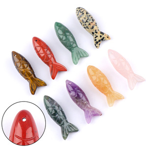 Colgantes de Peces Pequeños Tallados en 3D al por Mayor, Hechos de Piedras Semipreciosas de Cristal Natural, Colgantes con Forma de Pez de Ojo de Tigre - Product Image 1