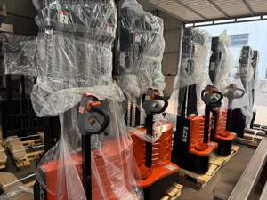 Apilador eléctrico de litio GP 1.6Ton de marca famosa de China | Altura de elevación de 6M | Modelo estándar | Tiempo de ejecución 8H | Especialista en almacén - Product Image 4