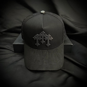 Casquette de baseball X Rich the Kid en daim à large bord, personnalisable OEM, 5 panneaux, style A-Frame, avec strass et détails chrome, collection Rich - Product Image 3