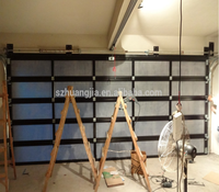 Portes de garage modernes à cadre automatique en aluminium avec panneaux en verre dépoli/transparent/plexiglas, options en alliage d'aluminium anodisé galvanisé
