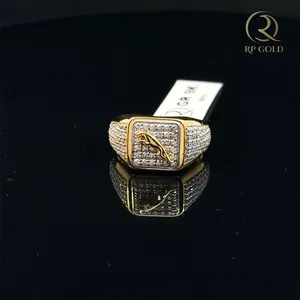 Bague en or de qualité supérieure avec pierres étincelantes et motif animal unique pour homme, bijou de luxe parfait pour les occasions élégantes - Product Image 1
