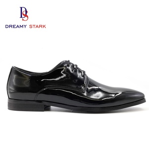 Chaussures habillées légères d'automne en cuir véritable noir, de haute qualité, fabriquées à la main en Italie, avec logo personnalisé brillant, design original de marque pour mariage - Product Image 5