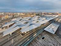 Gare centrale de train à grande vitesse en structure métallique