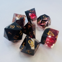 Ensemble de dés en résine bon marché personnalisés, polyédriques et colorés, pour les joueurs de D&D (Donjons et Dragons)