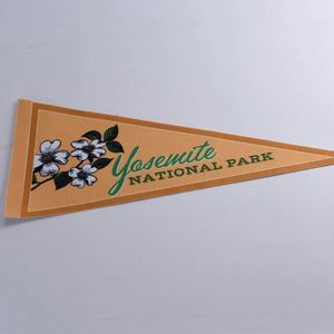 Drapeaux triangulaires en feutre personnalisés - Accessoires non tissés pour le camping et les événements en plein air - Couleurs vives - Product Image 4