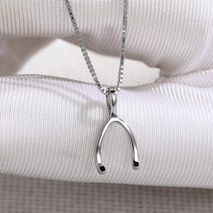 Collana con Ciondolo a Gancio in Argento 925, Catena Box Minimalista Unisex per Uso Quotidiano, Finitura in Oro Bianco - Product Image 1