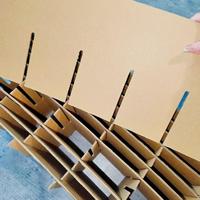 Boîte d'emballage personnalisée en carton ondulé brun recyclable de haute qualité avec fente pour carte, pour un meilleur partage et un meilleur maintien des articles