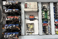 Kleine 5-assige CNC-bewerkingscentrum VMC300 trainingsmachine met hoge precisie lineaire geleiding