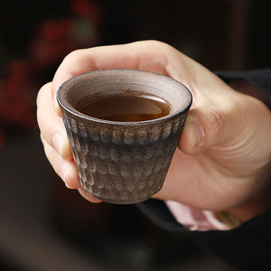 ถ้วยชาเครื่อ<span class=keywords><strong>ง</strong></span>ปั้นดินเผาหยาบแบบญี่ปุ่นชุดกังฟูเซรามิกแบบย้อนยุคเคลือบทองสนิ<span class=keywords><strong>ม</strong></span>สำหรับไวน์และเครื่องดื่มใช้ในบ้าน - Product Image 5