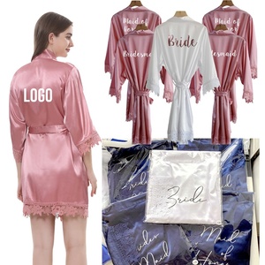 Robes de mariée en soie satinée personnalisées avec logo, pour femmes, avec bordure en dentelle, pour la mariée, les demoiselles <span class=keywords><strong>d</strong></span>'<span class=keywords><strong>honneur</strong></span>, les filles <span class=keywords><strong>d</strong></span>'<span class=keywords><strong>honneur</strong></span>, <span class=keywords><strong>robe</strong></span> de matin - Product Image 1