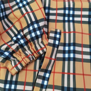 Chaqueta con capucha Burberry vintage de alta calidad, diseño a cuadros informal, extragrande, resistente al agua, transpirable y reversible. - Product Image 3