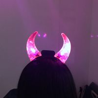 Cadeaux de fête d'Halloween et de Noël, logo personnalisé, cornes de diable colorées à LED, bandeau lumineux, accessoires pour cheveux