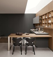 Meubles de cuisine modernes Song Design, portes en bois massif, panneaux MDF, finition gris foncé, surface facile à nettoyer, design luxueux, garantie 5 ans