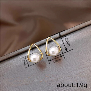 Orecchini a triangolo per donna, accessori per l'orecchio semplici e alla moda da indossare tutti i giorni - Product Image 3