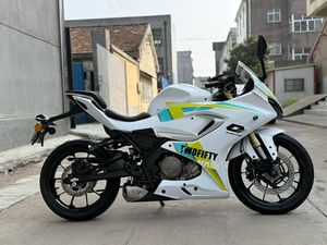 Motocicleta QJ Motor Race 250 Ligera de 250cc, Monocilíndrica, con Inyección Electrónica de Combustible, Moto Deportiva, Mini Moto, Moto de Carreras Urbanas - Product Image 1