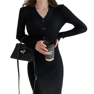 Guangzhou Auyan Robe pull longue en tricot décontractée pour femmes Vêtements au genou Silhouette ample Taille naturelle pour la <span class=keywords><strong>saison</strong></span> de <span class=keywords><strong>printemps</strong></span> - Product Image 1