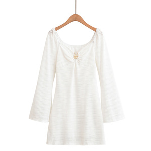 Vestido Mini Bodycon Blanco de Punto con Manga Larga, Escote Corazón, Fruncido y Ajustado, Ideal para Vacaciones de Verano o Uso Casual - Product Image 6