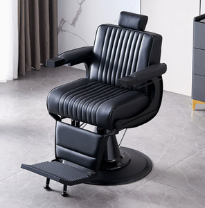 Sillón de Barbería de Estilo Antiguo en Cuero Negro y Dorado con Botones, Base Redonda con Bomba Hidráulica, Silla de Peluquería en Venta - Product Image 1