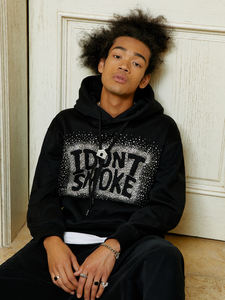 เสื้อฮู้ดผู้ชายผ้าฝ้าย 100% สีดำ ปักโลโก้แบบกำหนดเอง ประดับด้วยคริสตัล ผลิตโดยผู้ผลิตชั้นนำ - Product Image 4