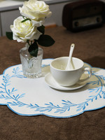 Napperon carré haut de gamme pour la décoration de table, motif feuille de liège brodé, résistant à la chaleur et imperméable
