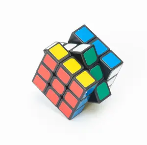 Prezzo di fabbrica giocattolo educativo velocità cubo liscio in plastica solida 3x3 puzzle magico cubo 2024