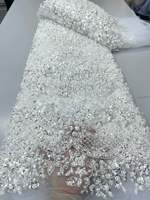 Tissu en dentelle de luxe brodé en gros, nouveau tissu en dentelle de haute qualité avec perles et strass pour robe de mariée et de soirée
