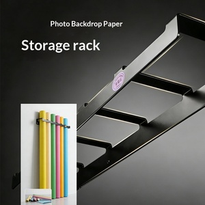 Support mural pour papier de fond de studio avec fentes métalliques – Solution de rangement robuste pour photographes - Product Image 6
