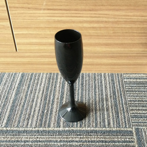 Flûtes à <span class=keywords><strong>champagne</strong></span> jetables en plastique <span class=keywords><strong>noir</strong></span>, élégantes, de haute qualité, durables, pour mariage, vente en gros - Product Image 2