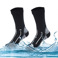 Chaussettes de sport montantes personnalisées respirantes et imperméables à rayures en nylon pour l'automne, idéales pour la course à pied, la randonnée et les activités sportives en extérieur
