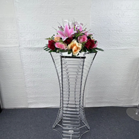 Supports à fleurs en métal de haute qualité pour décor de fête Pièce maîtresse élégante sur les tables à manger pour les banquets de mariage