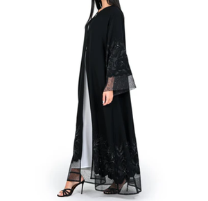 Abaya élégante et luxueuse en organza noir LEDUO, avec délicates broderies florales ton sur ton, légère, respirante, manches longues, longueur au sol. - Product Image 2