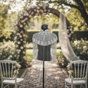 Robe de mariée poncho élégante et chic au design moderne, luxe vintage, courte, pour demoiselles d'honneur, géométrique, grande taille, semi-brodée, à col montant - Product Image 3