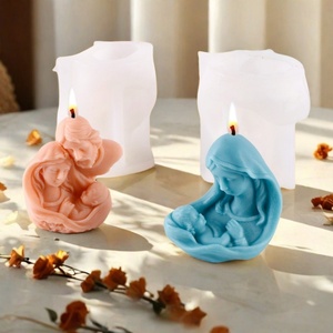 Molde de Silicona para Velas TangChu con Diseño de Bebé en Brazos y Familia de Tres Personas, para Bautizo, Cumpleaños o Homenaje Familiar - Product Image 1