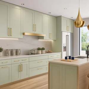 Armoires de cuisine modulaires modernes SANTOPOVA vert clair avec poignées dorées et crédence en marbre - Product Image 1