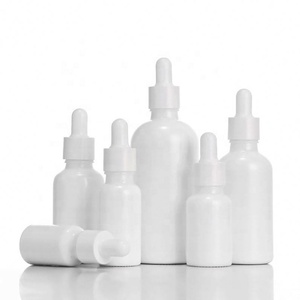 Botella de Vidrio Brillante de Porcelana Blanca de 30 ml de Lujo para Aceites Esenciales, con Gotero y Tapa de Rosca Blanca - Product Image 1