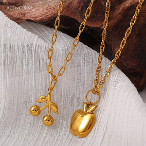 จี้ห้อยคอเด็ก โกลเด้น โกรฟ บูทีค ทำจากสแตนเลสสตีลชุบทอง 18K PVD ประดับด้วยจี้รูปธรรมชาติ เช่น กวาง ดวงอาทิตย์ ผลไม้ ผีเสื้อ - Product Image 4